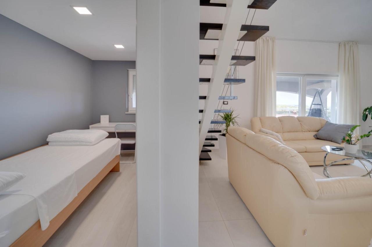 Black Diamond Apartment Vilanija Exterior foto